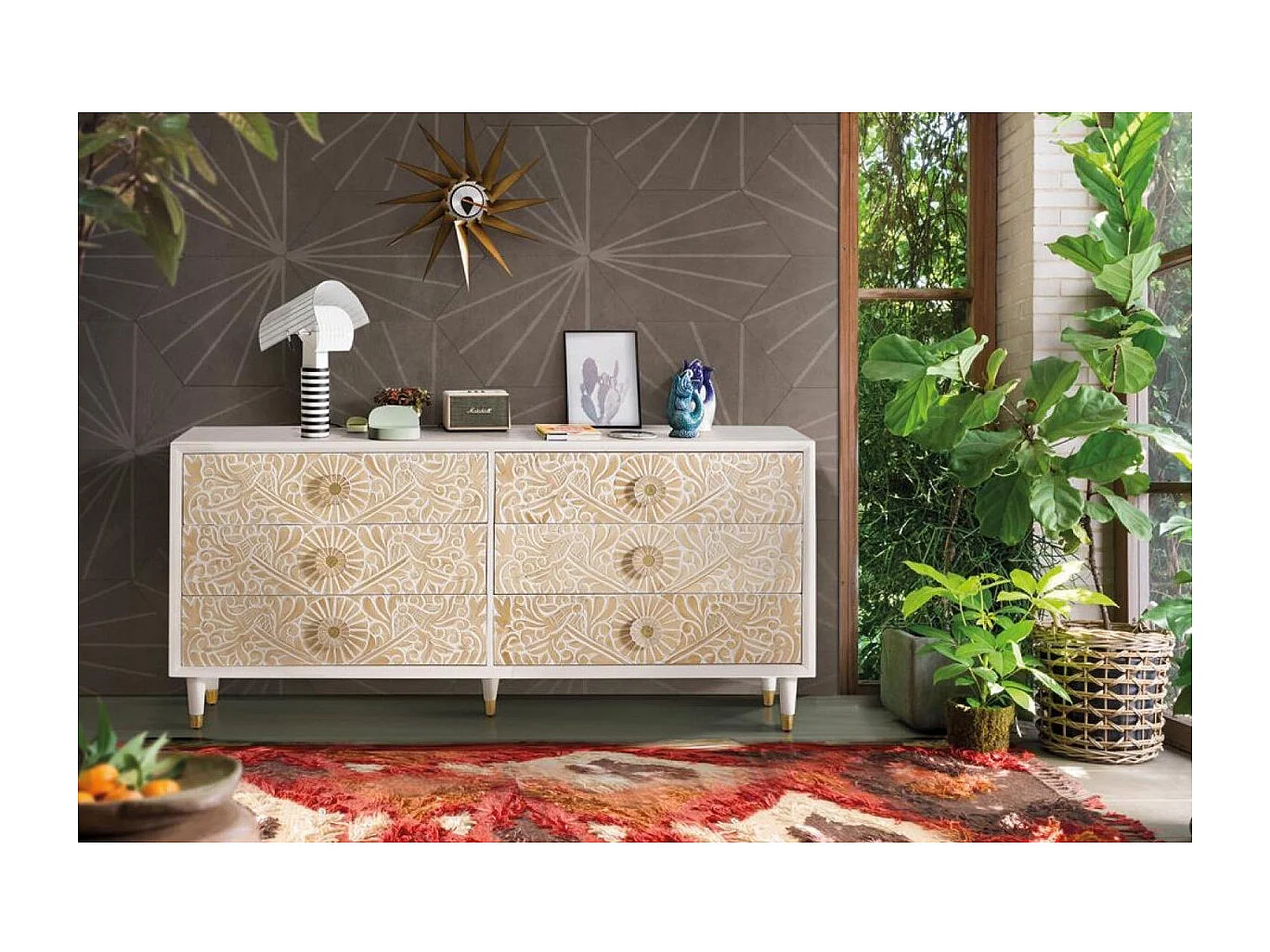 Commode en bois de manguier blanc avec détails dorés