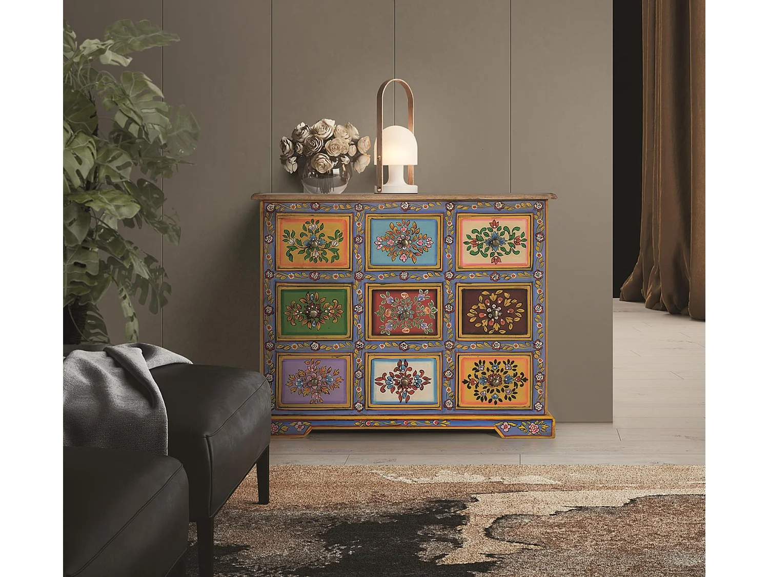 Commode en bois de manguier avec détails multicolores peints à la main