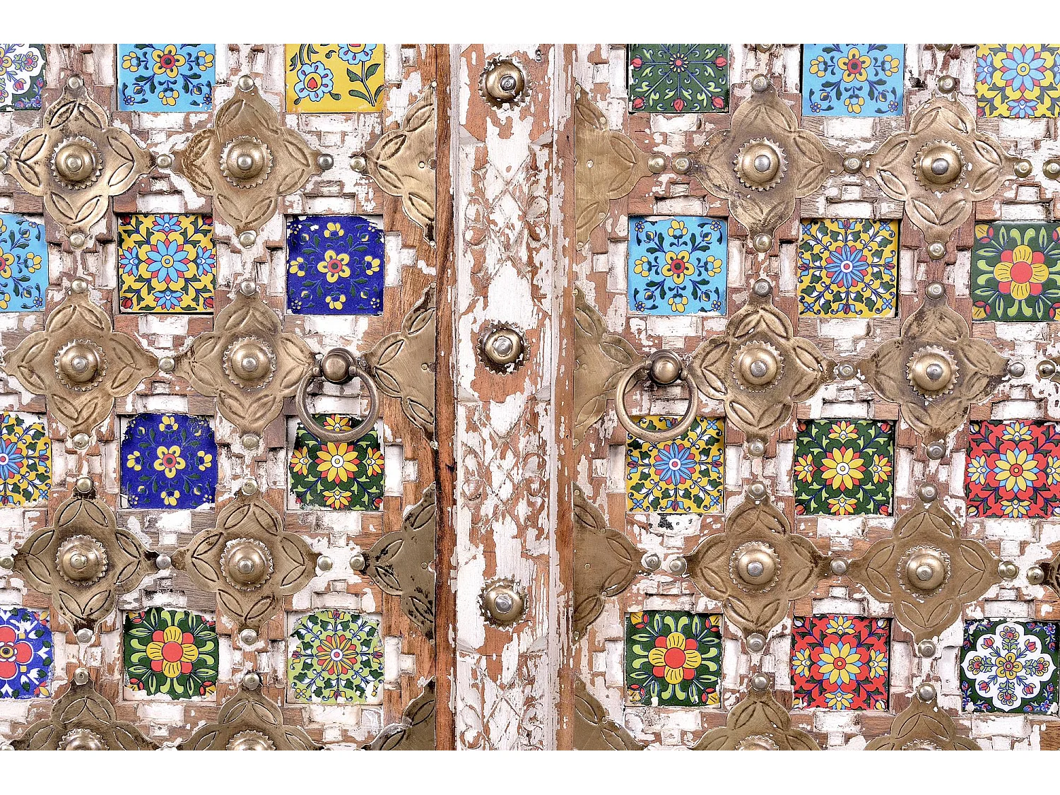 Armoire en bois de manguier détails en céramique et bronze