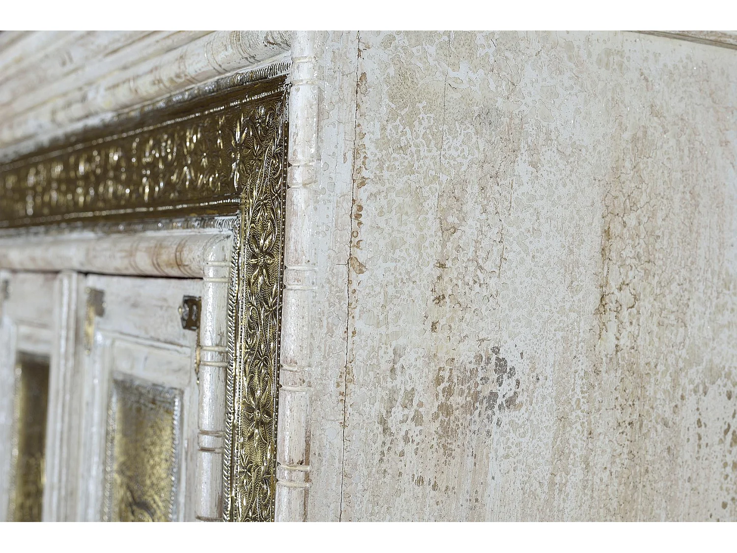 Schrank aus Mangoholz