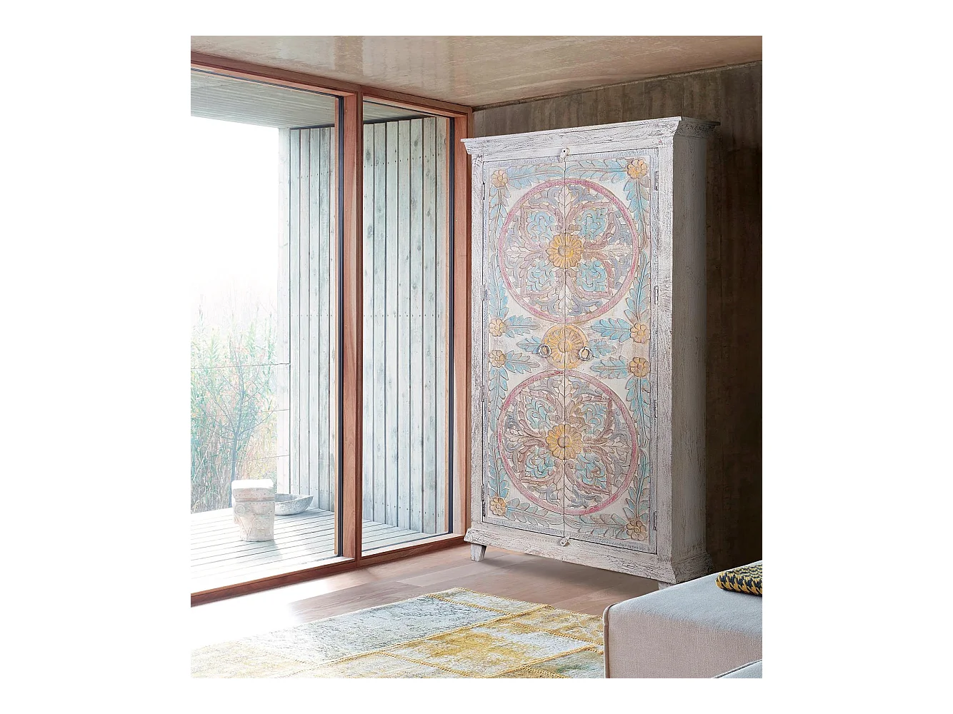Armoire manguier détails vieillis tons pastel