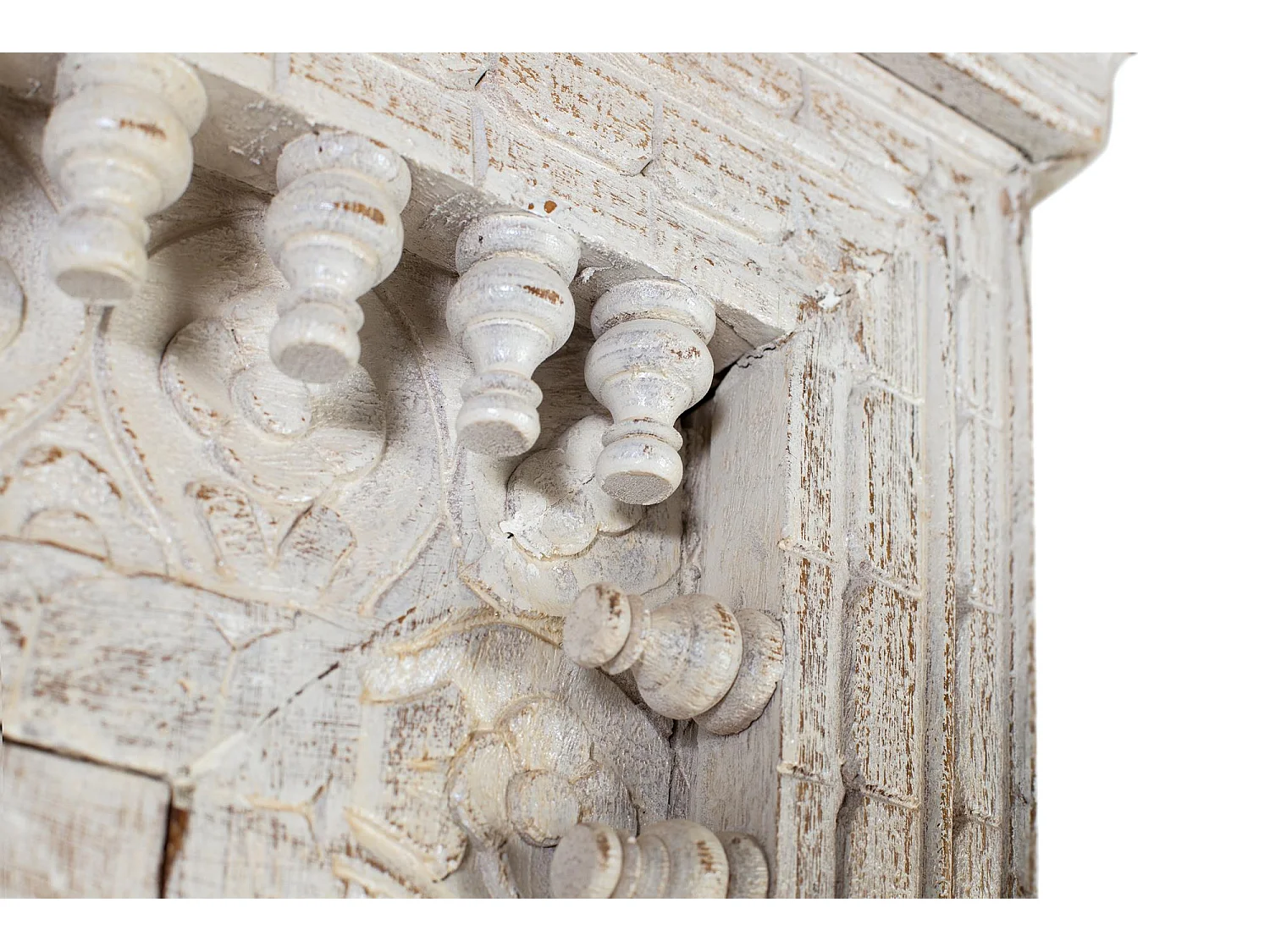 Armoire en bois manguier blanc décapé