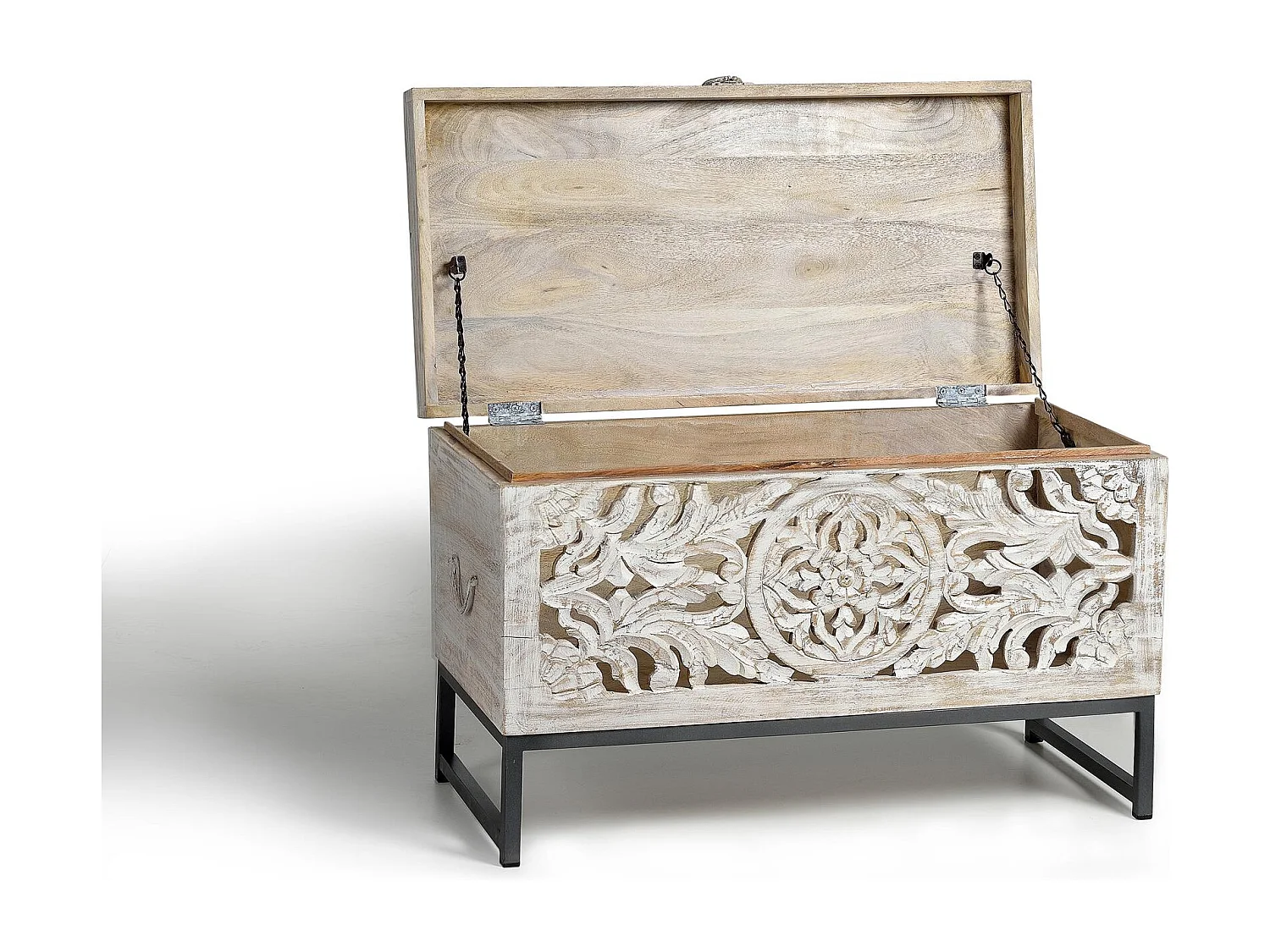 Coffre en manguier et pieds en métal blanc vieilli