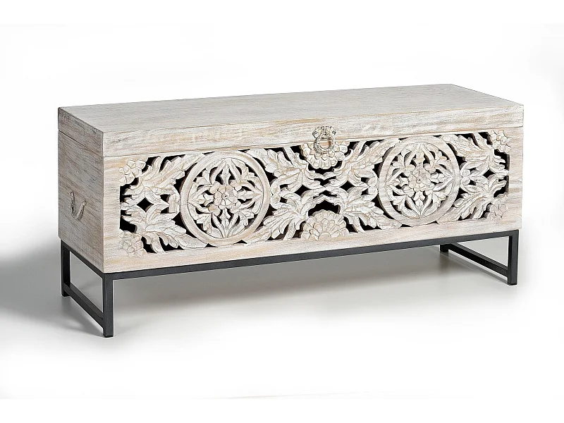 Coffre en manguier et pieds en métal blanc vieilli