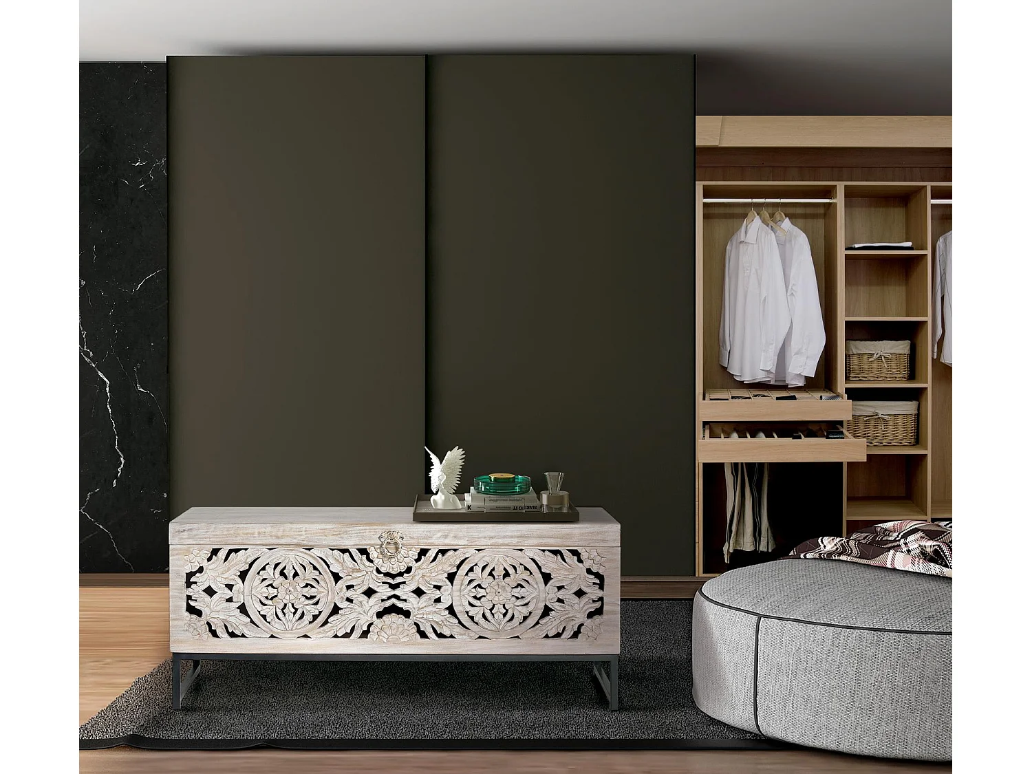 Tronco em madeira de mangueira e pés em metal branco envelhecido Blanco.Giner y Colomer.50x40x116