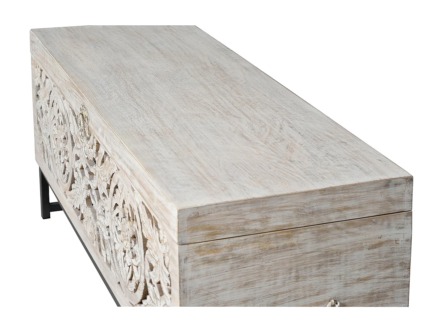 Coffre en manguier et pieds en metal blanc vieilli