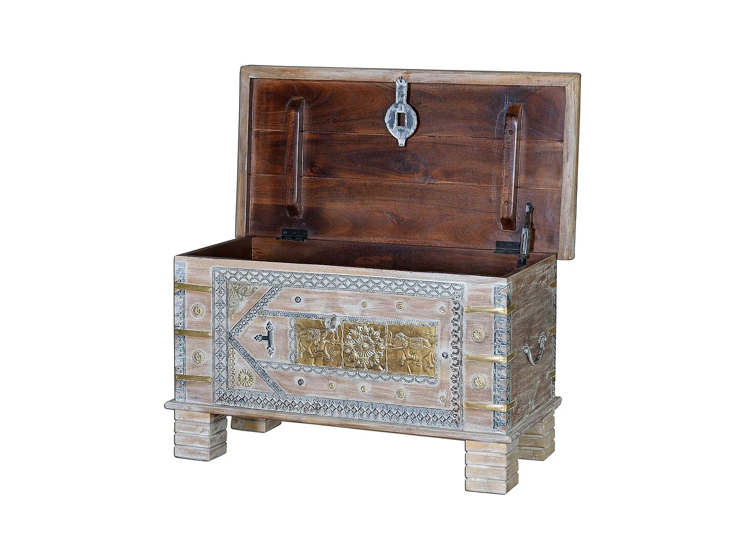 Coffre ancien en bois de manguier blanc