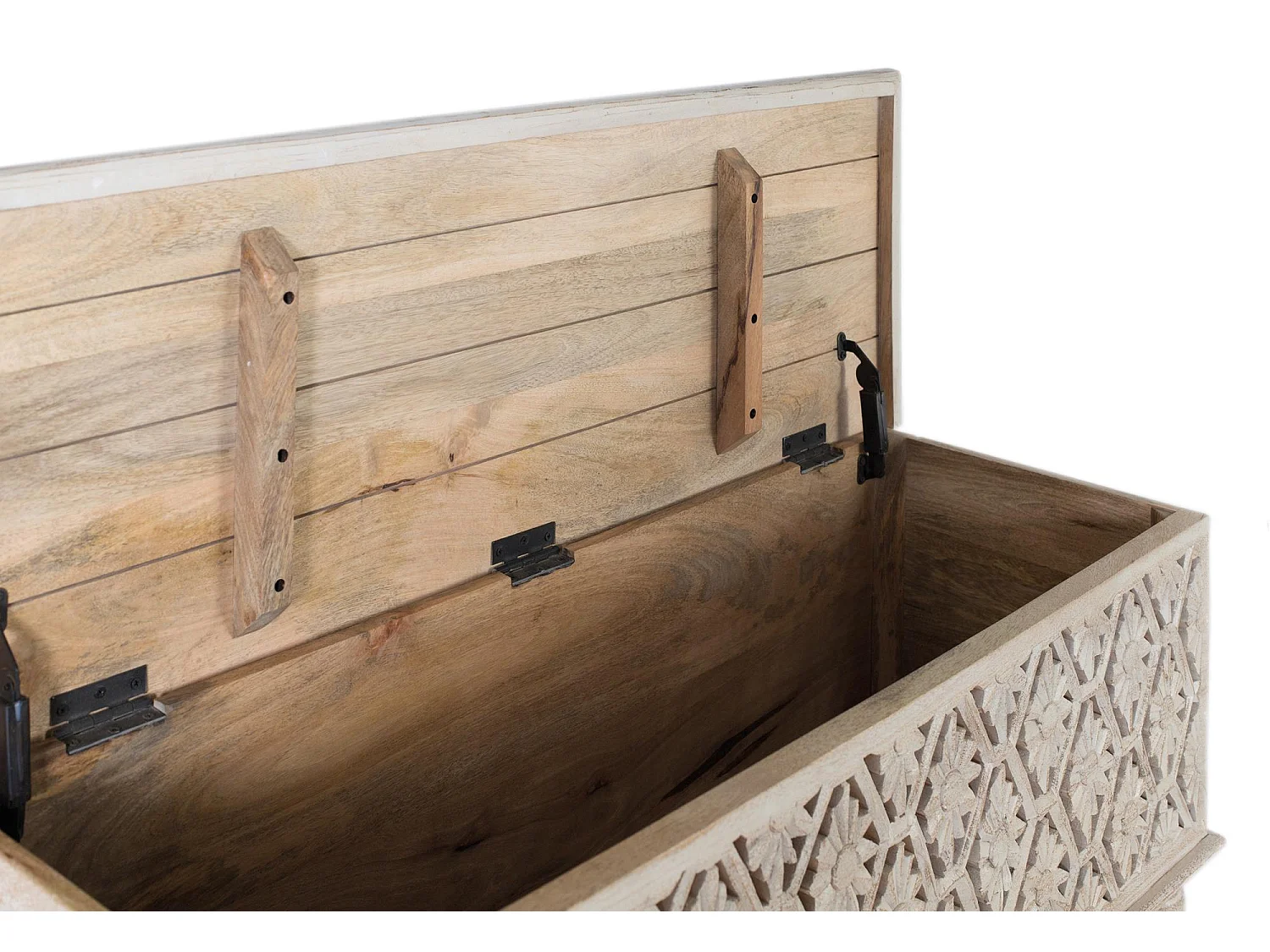 Malle fabriquée artisanalement en bois de manguier avec ouverture