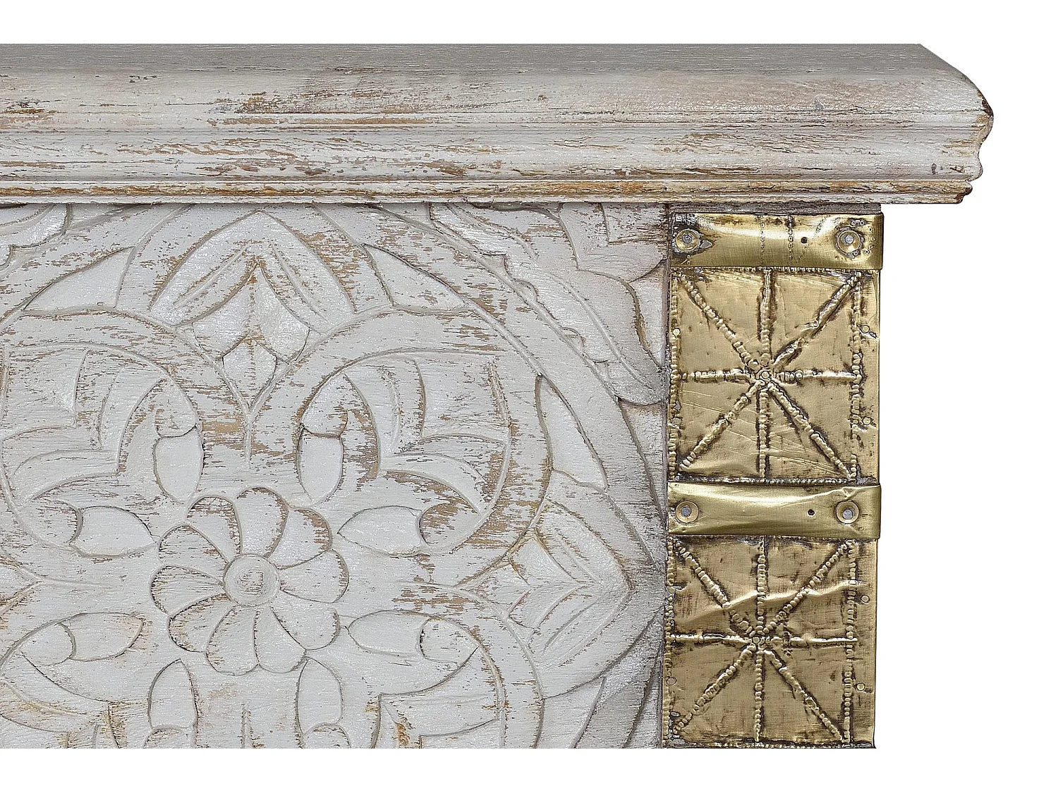 Coffre ancien en bois de manguier blanc