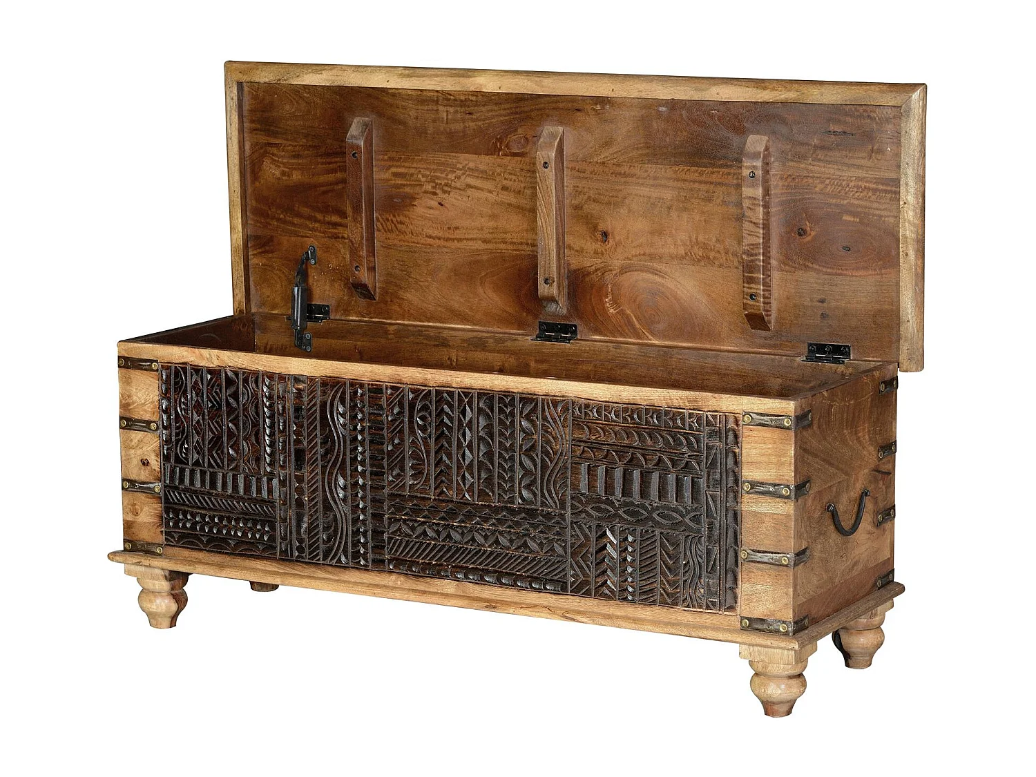 Tronc en bois de manguier et détails sombres