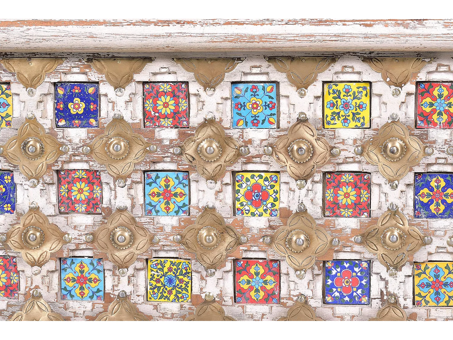 Truhe aus Mangoholz mit Keramikdetails