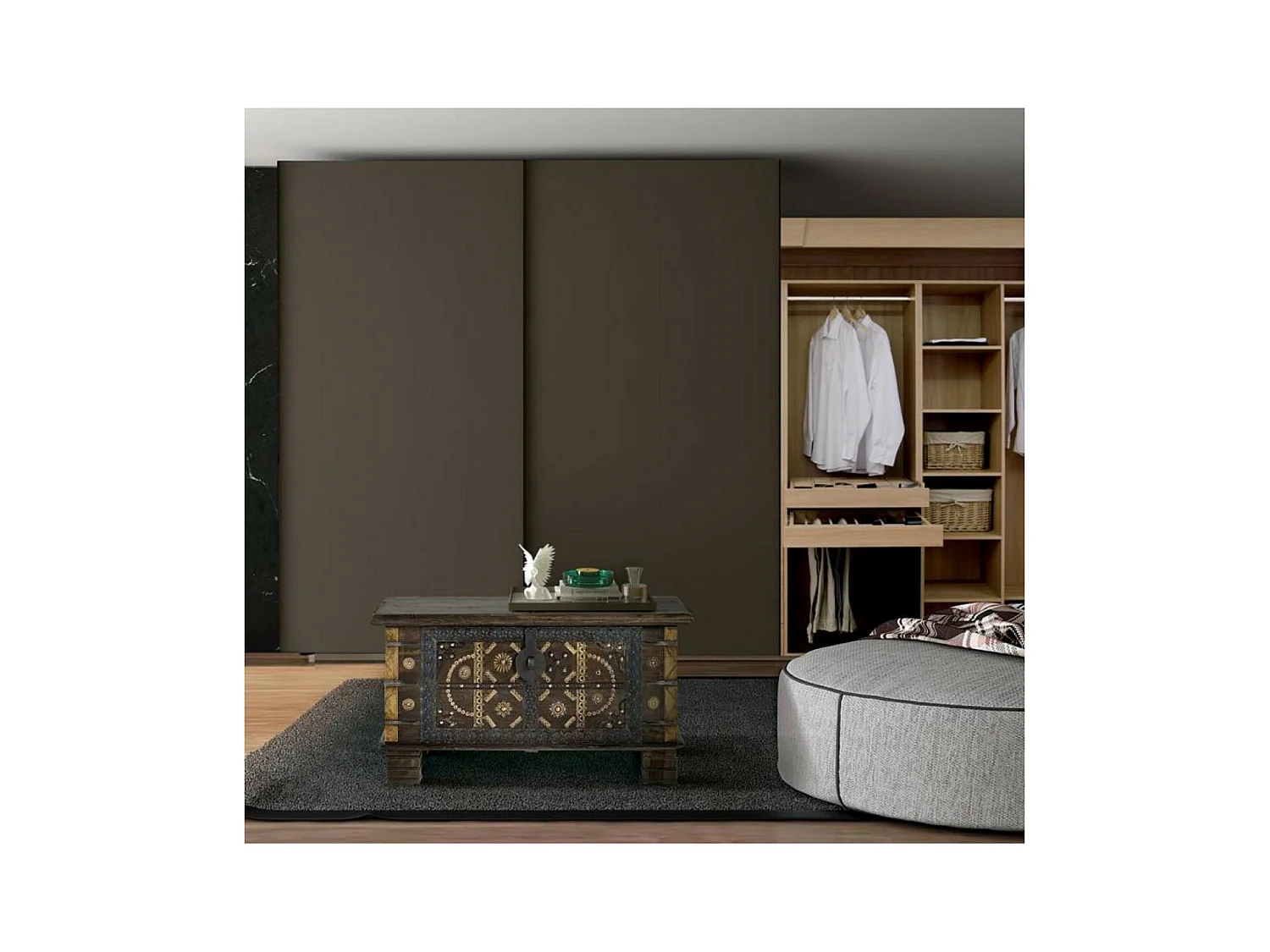 Ciemnobrązowy pień z drewna mango