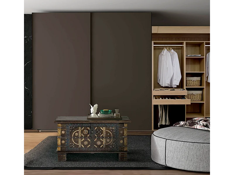 Donkerbruine mangohouten stam