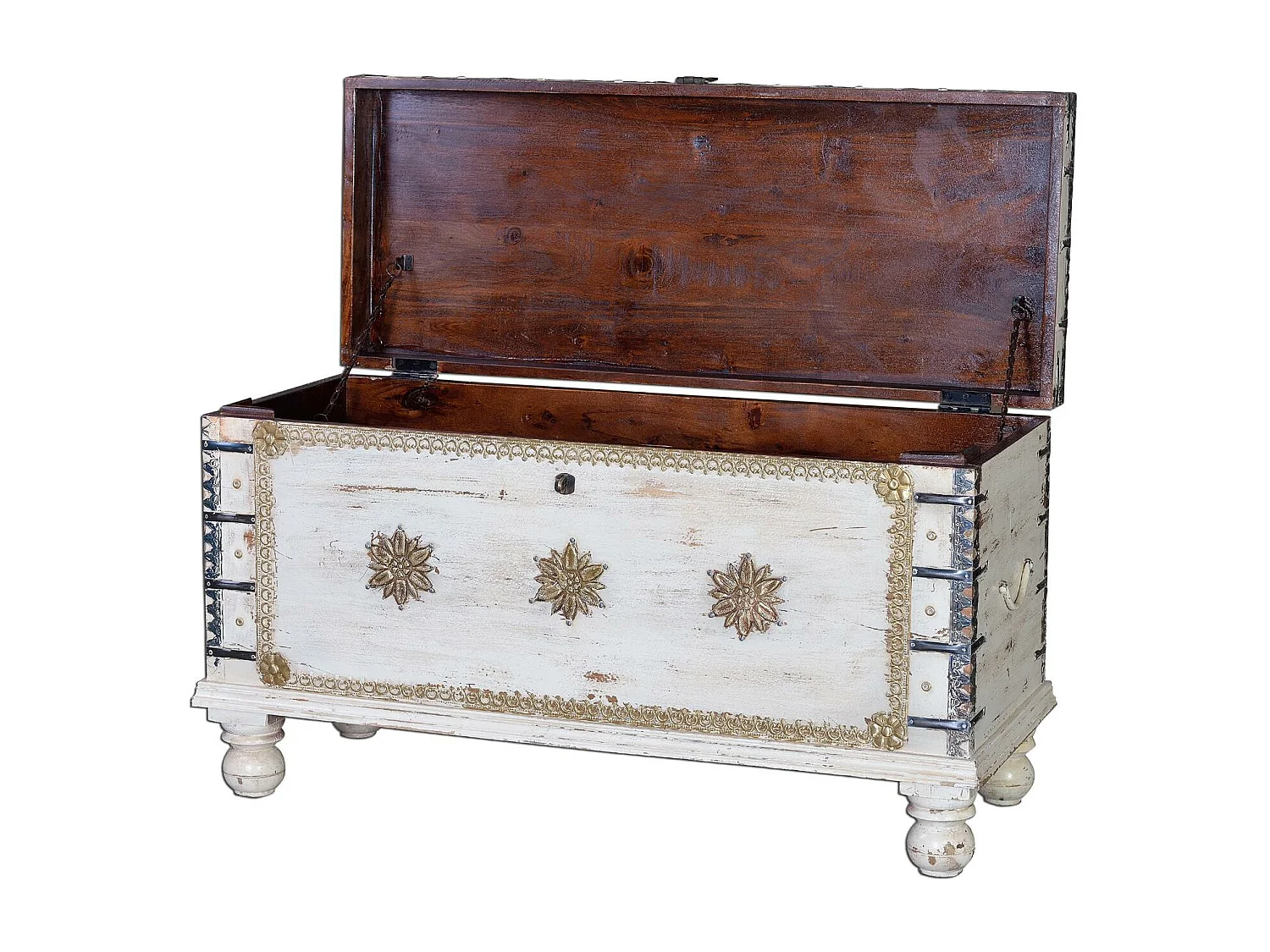 Coffre ancien en bois de manguier blanc cassé