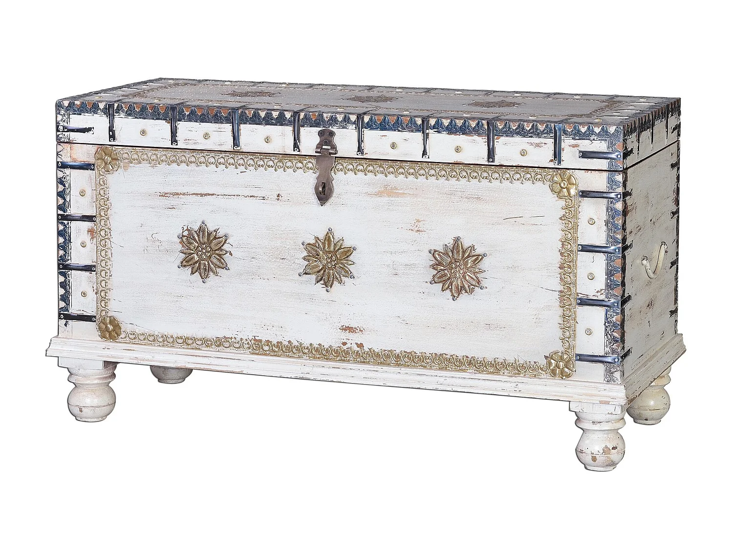 Coffre ancien en bois de manguier blanc cassé