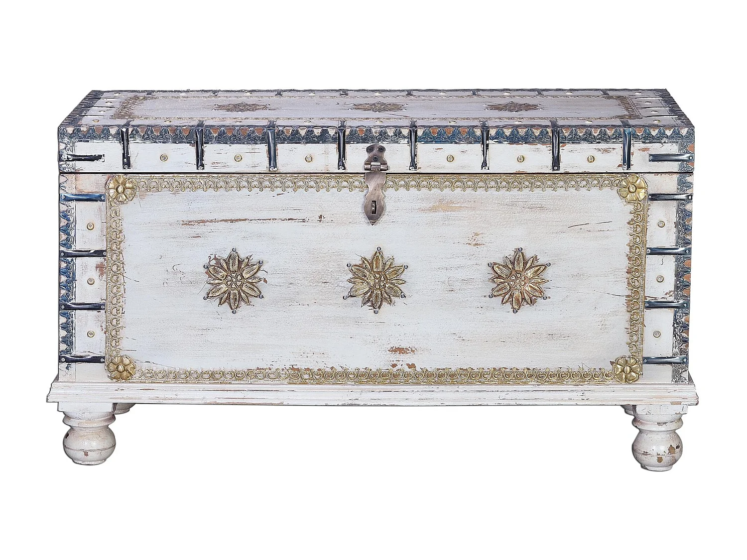 Coffre ancien en bois de manguier blanc cassé