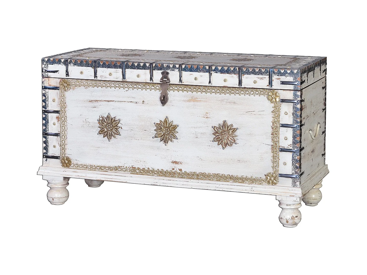 Coffre ancien en bois de manguier blanc cassé