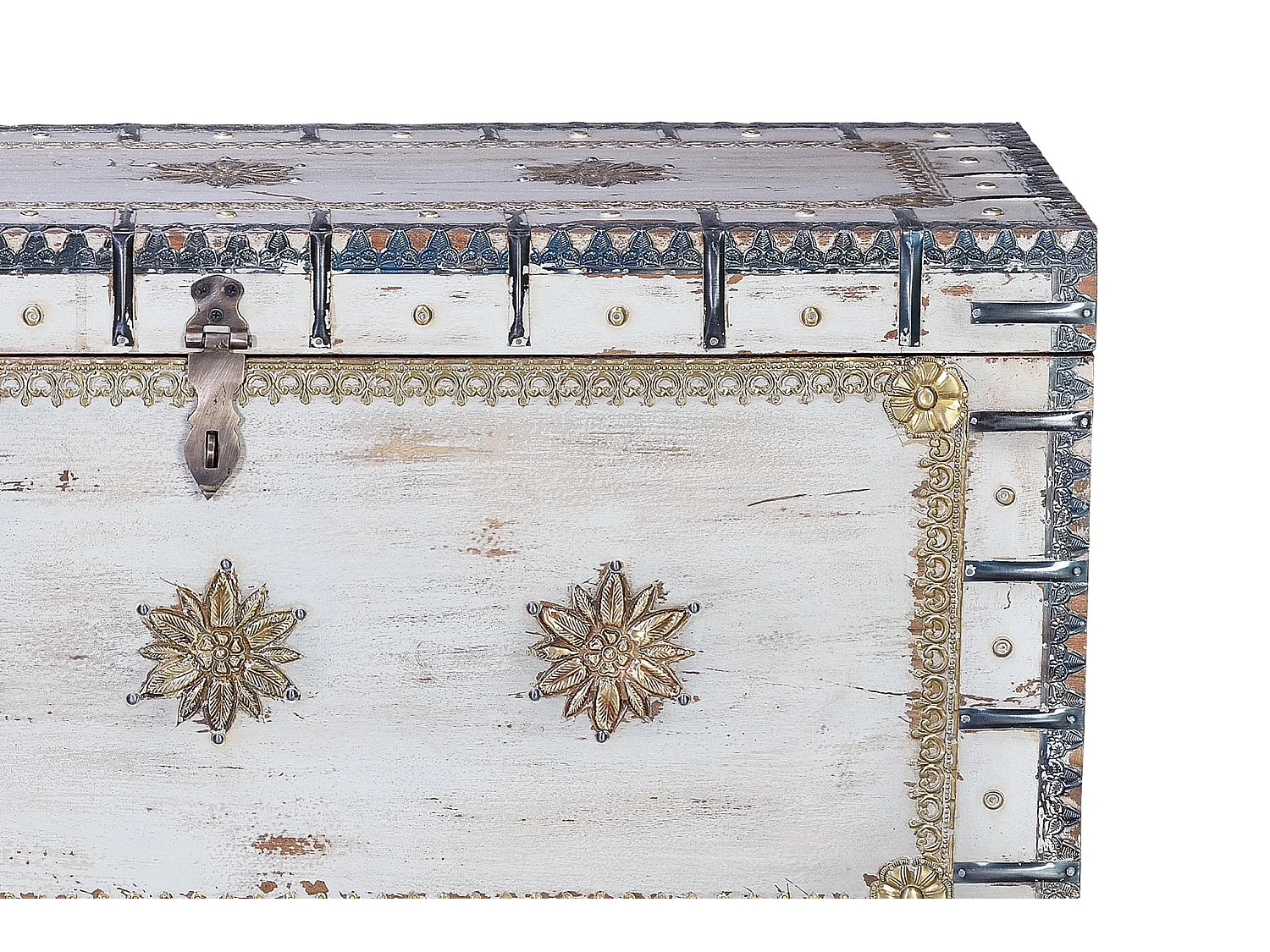 Coffre ancien en bois de manguier blanc cassé