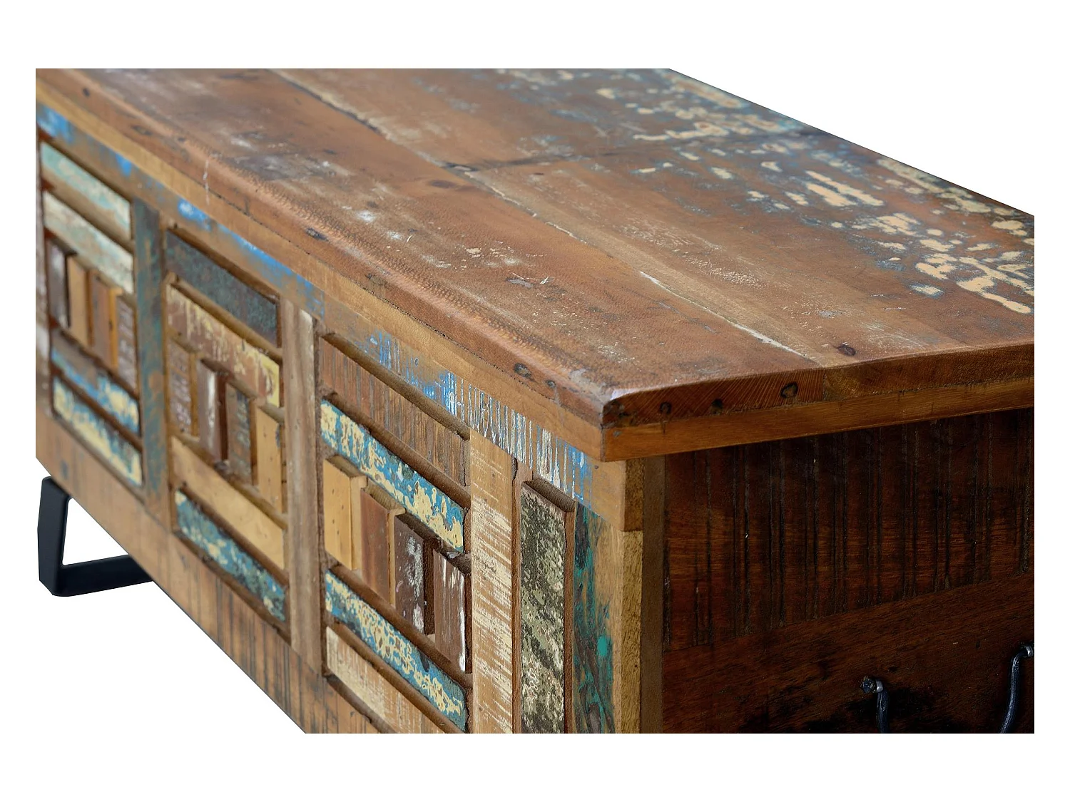 Truhe aus recyceltem Holz