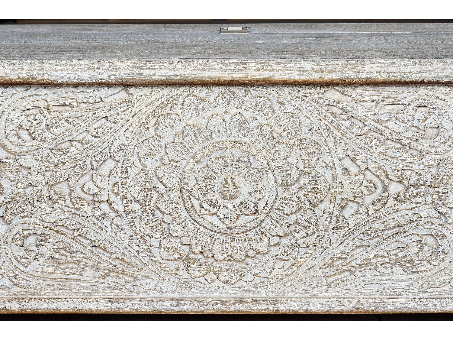 Coffre en bois de manguier blanc vieilli