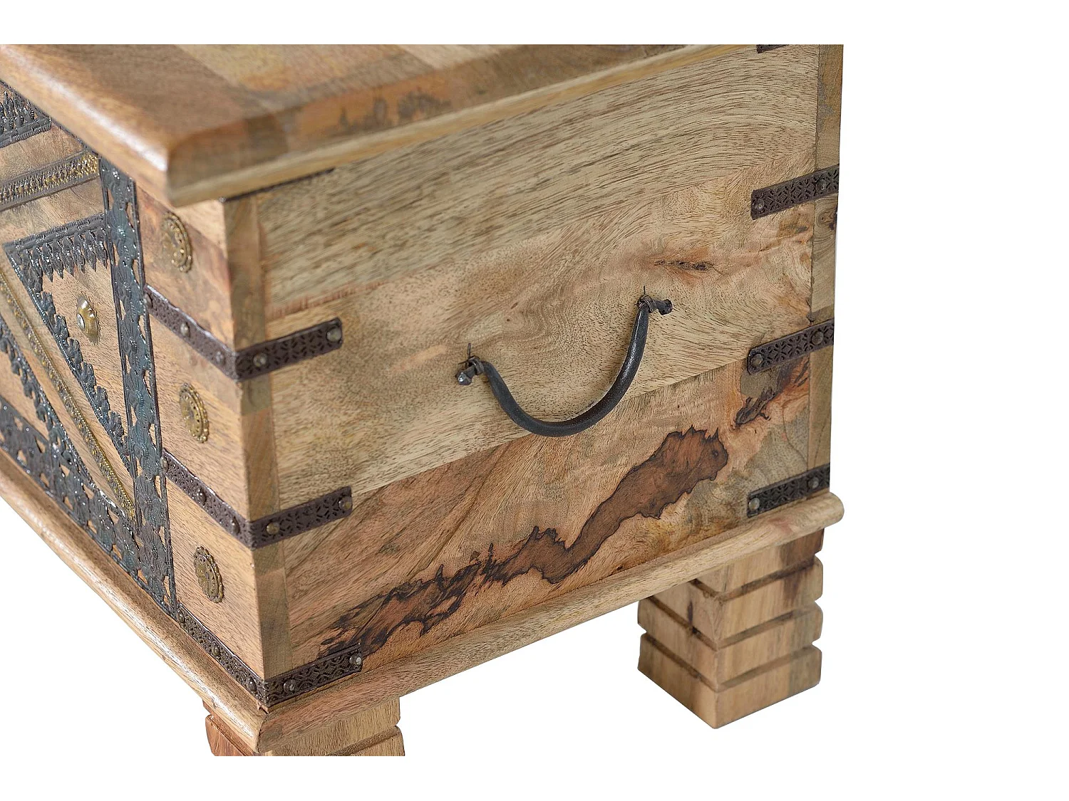 Coffre en bois de manguier et détails en métal de couleur naturelle