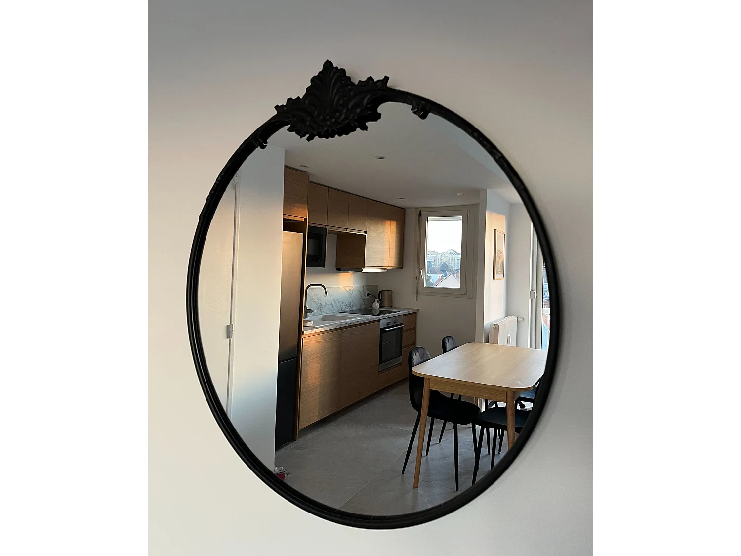 Wandspiegel SOMMANT 67 cm 76 cm Metall Schwarz