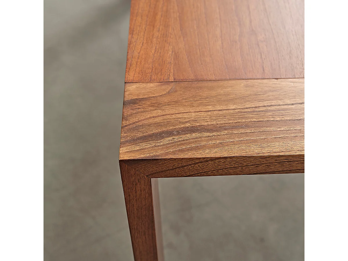 Tavolo con finitura in noce, da 8 a 10 coperti