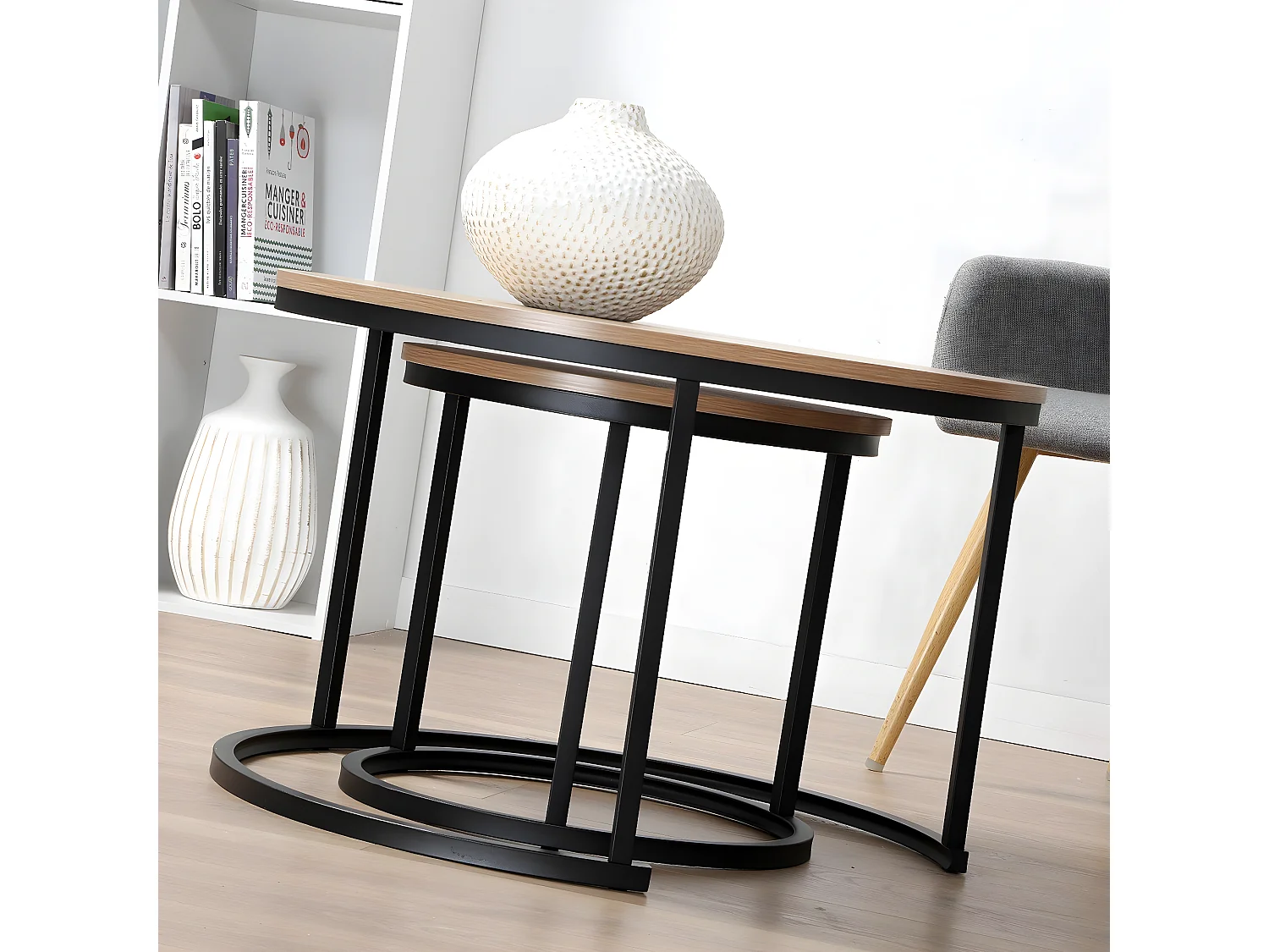 Set aus 2 stapelbaren runden Beistelltischen - L70 cm