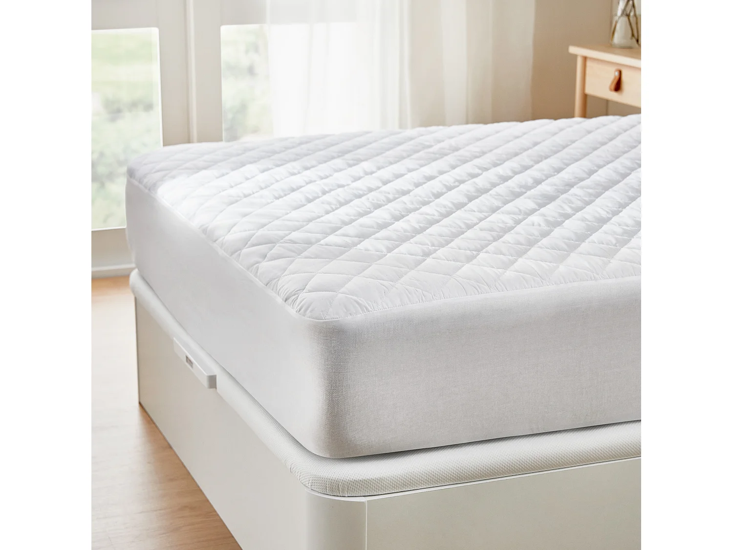 Protège-matelas antiallergique avec rembourrage en microfibre