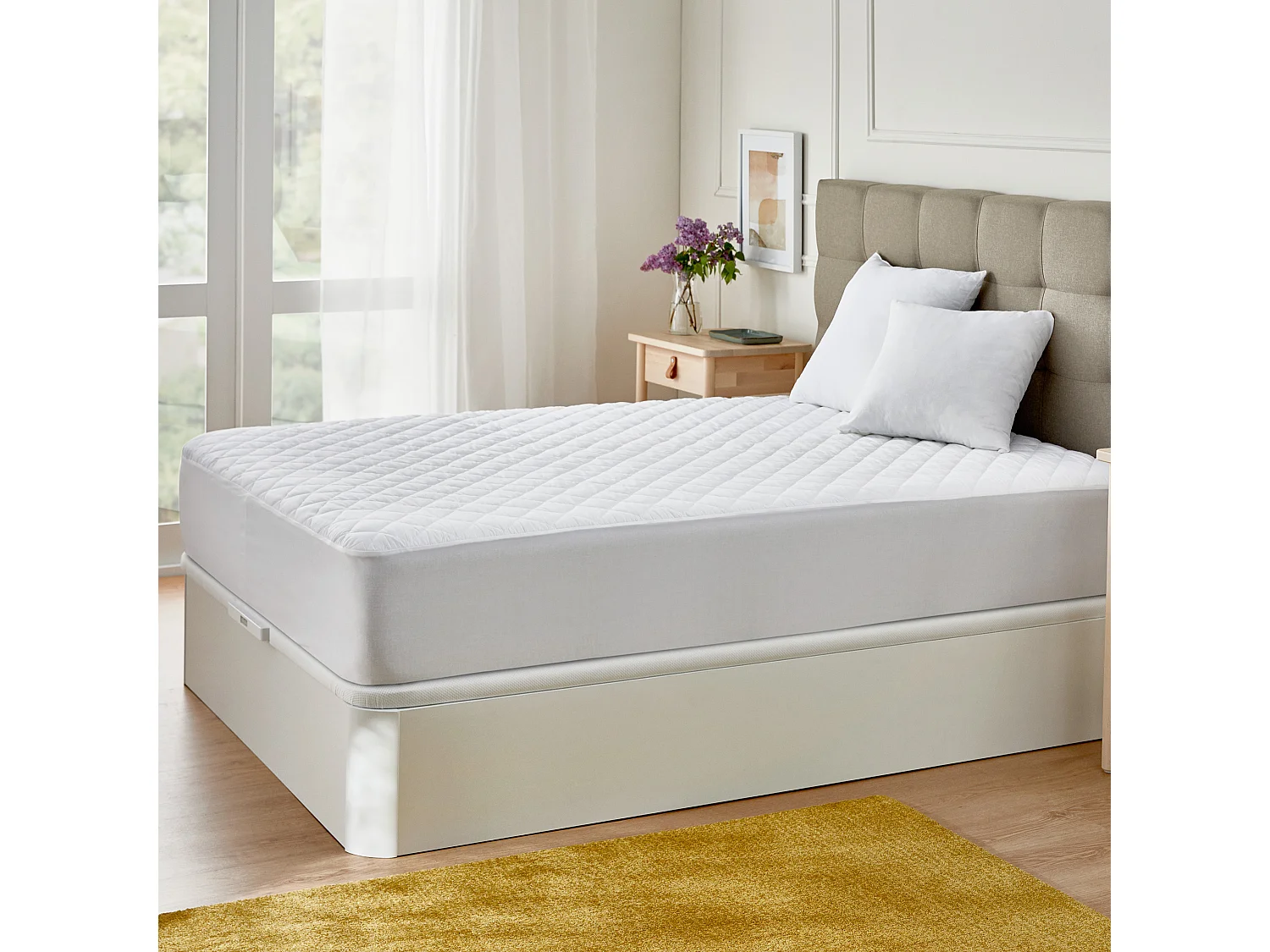 Protège-matelas antiallergique avec rembourrage en microfibre
