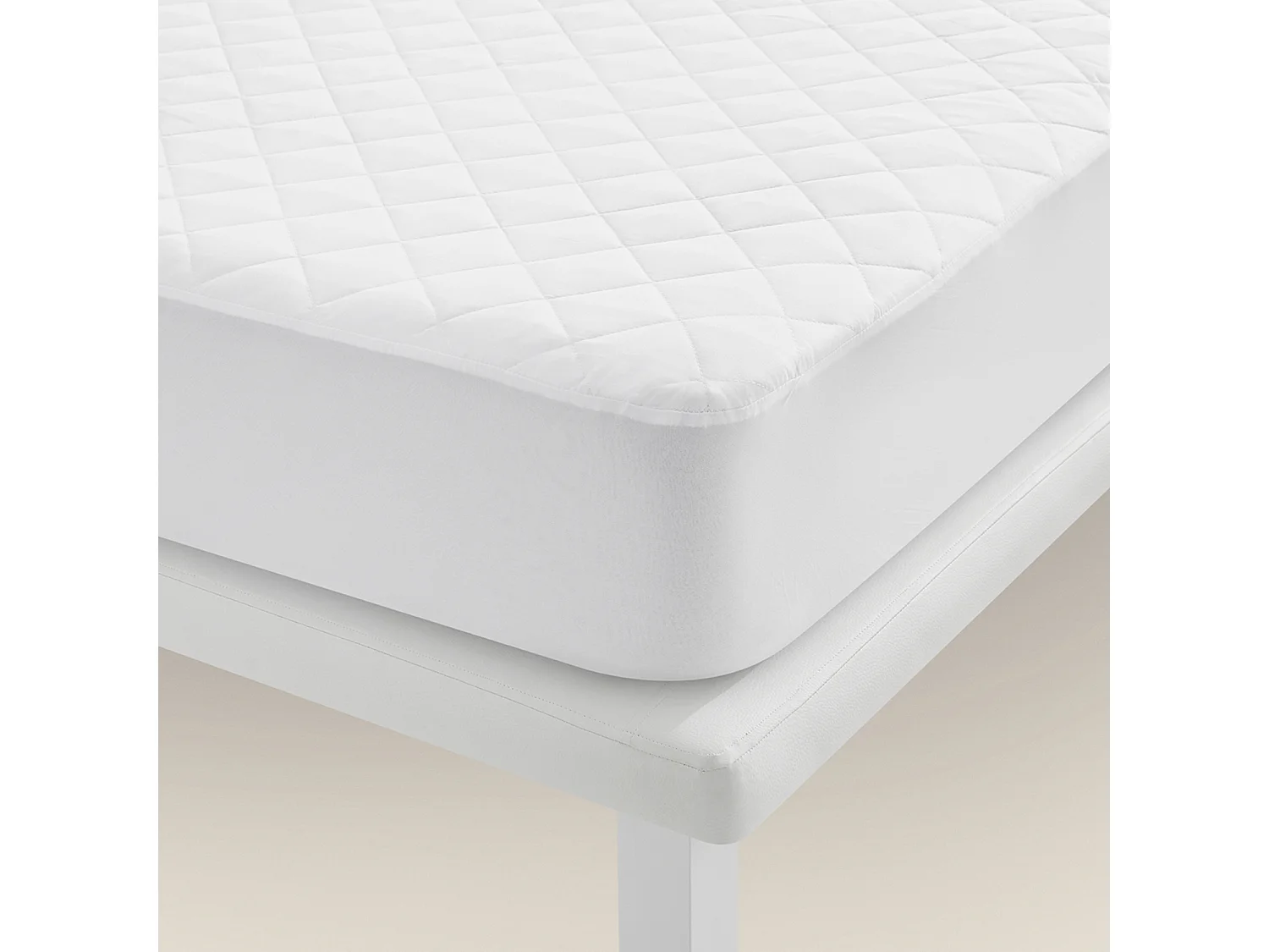 Protège-matelas antiallergique avec rembourrage en microfibre