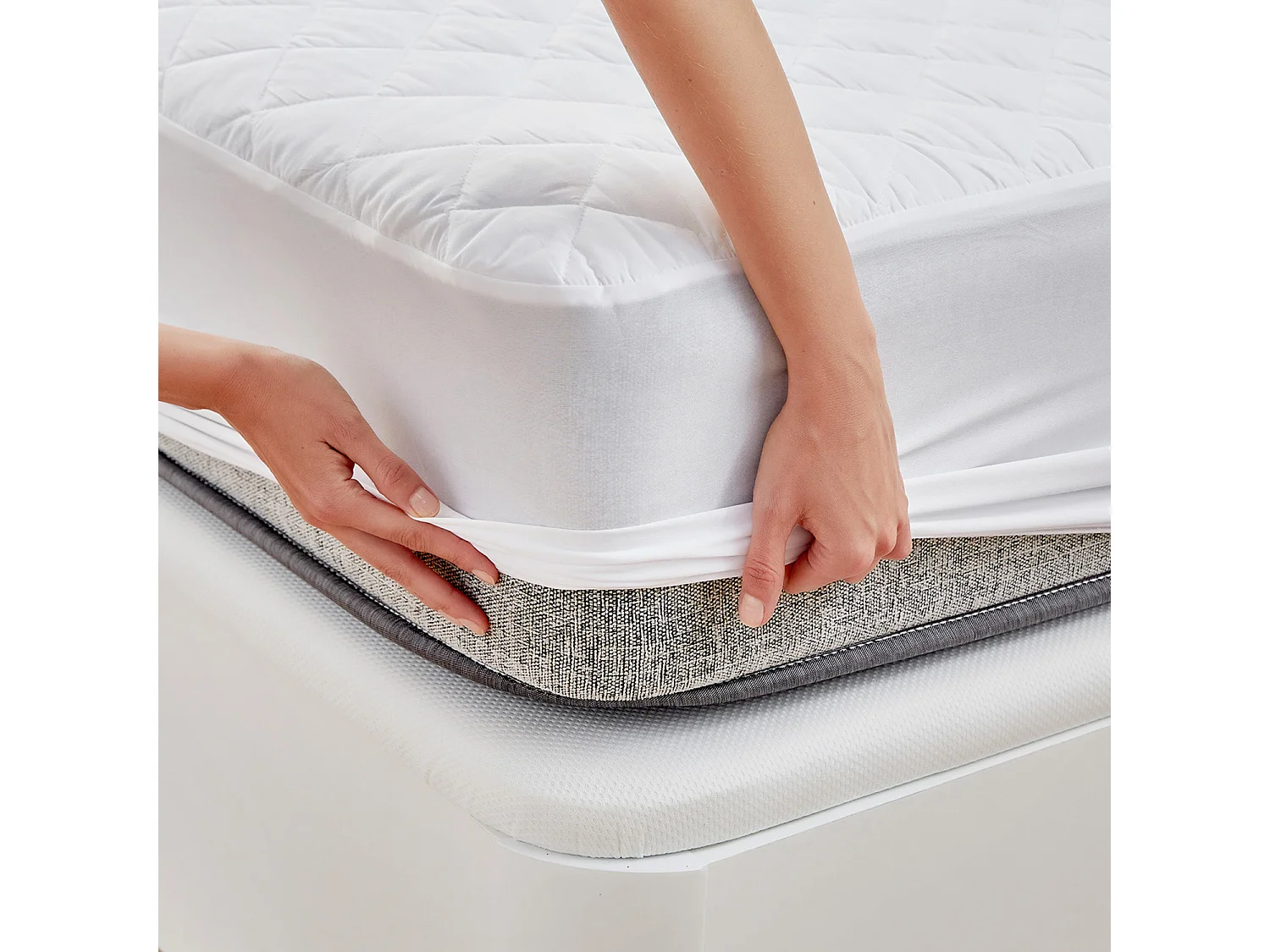 Protège-matelas antiallergique avec rembourrage en microfibre