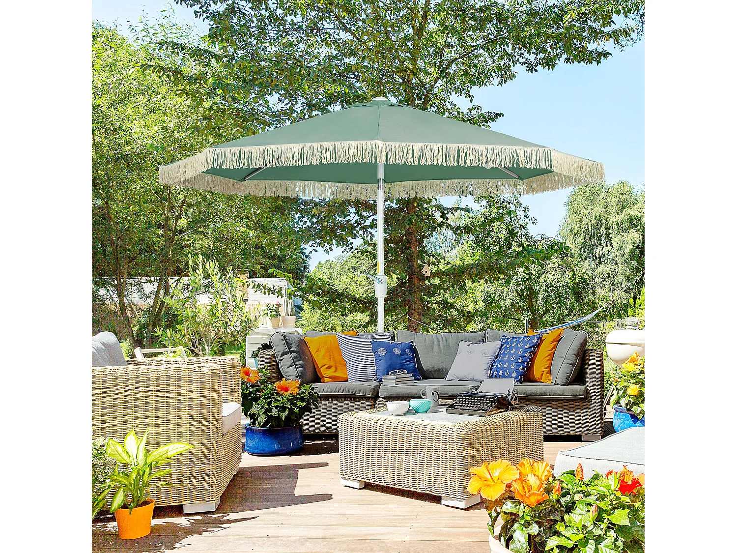 Parasol inclinable de jardin style bohème à franges polyester haute densité vert