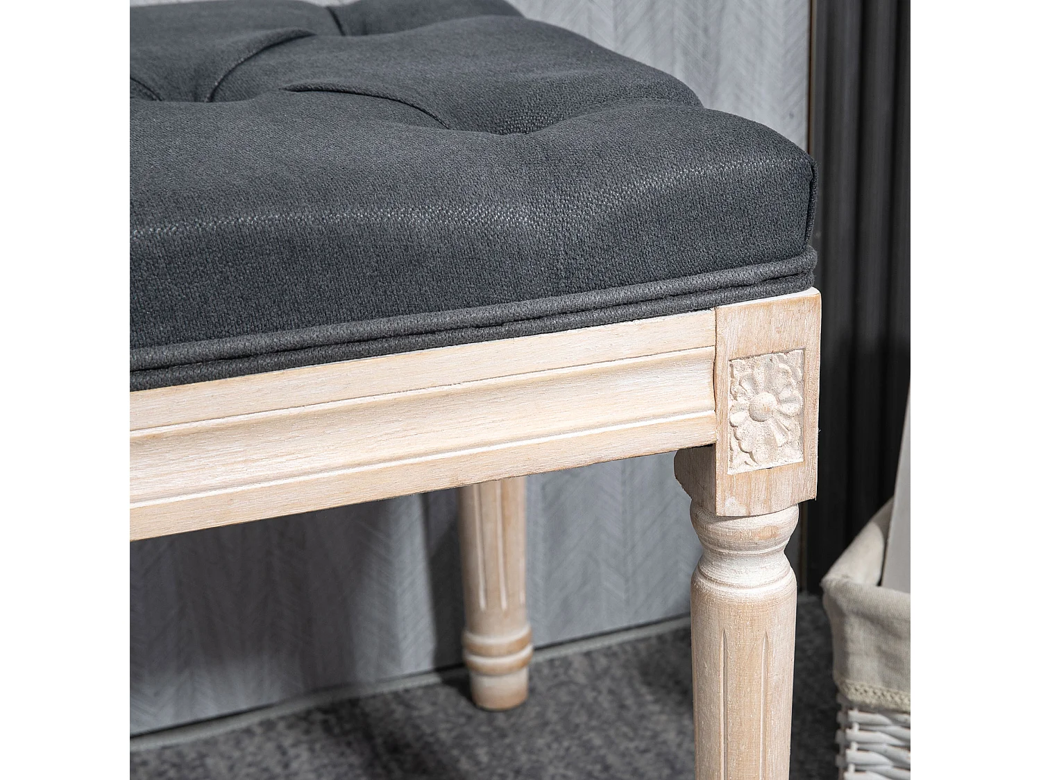 Tabouret repose-pied capitonné style classique - bois d'hévéa sculpté, patiné - revêtement aspect lin gris