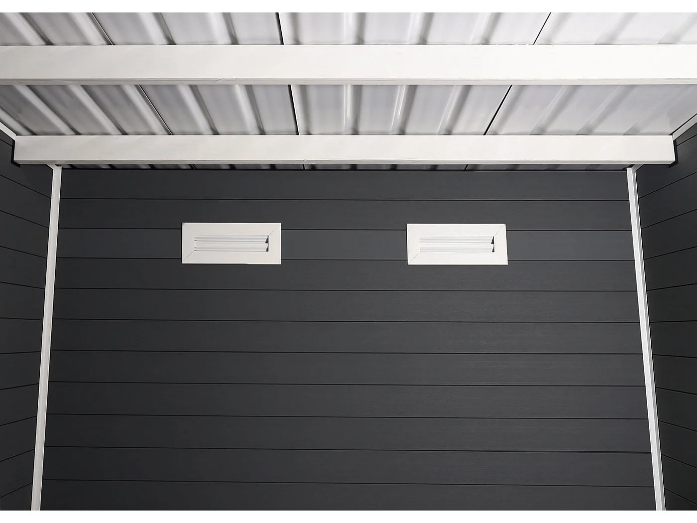 Szopa ogrodowa WPC z dachem jednospadowym MCW-J94,  grafitowo-biały