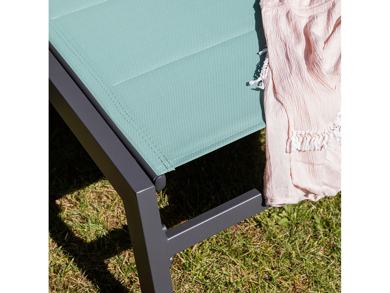 Bain de soleil BARBADOS en textilène vert d'eau - aluminium anthracite - HAPPY GARDEN