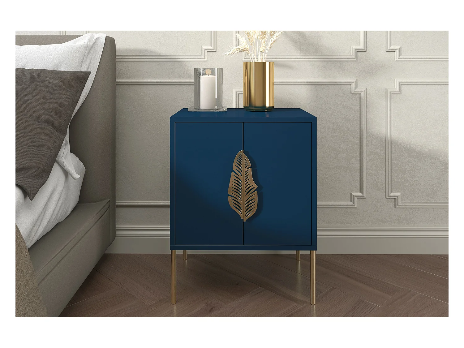 Table de chevet bleu marine MERLIN avec des accents dorés / 54 cm