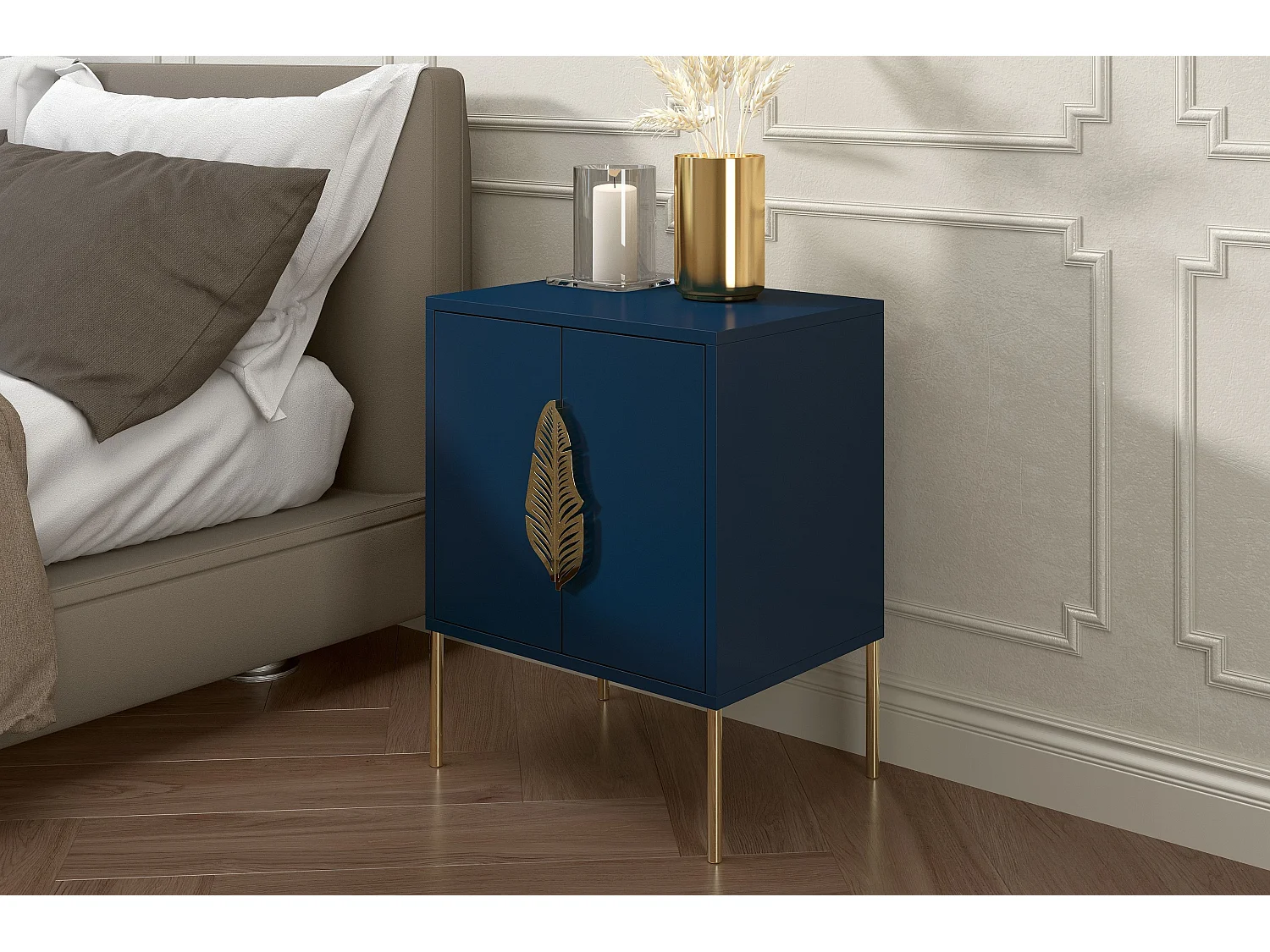 Table de chevet bleu marine MERLIN avec des accents dorés / 54 cm