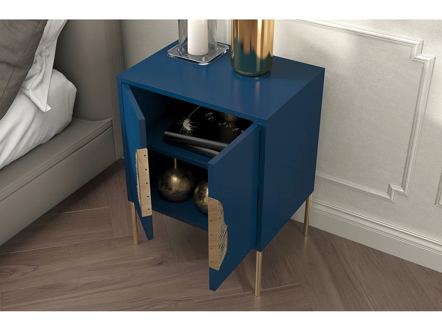 Table de chevet bleu marine MERLIN avec des accents dorés / 54 cm