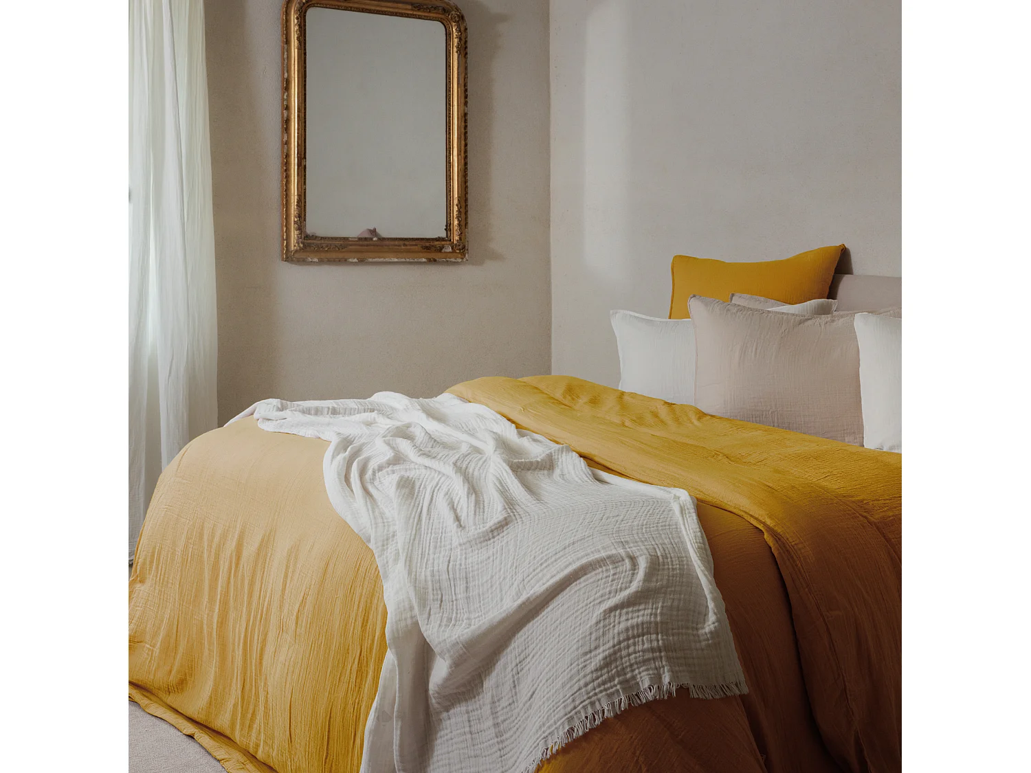 Parure de lit 3 pièces 240x220 cm et 65x65 cm mousseline de coton MILOS jaune curry