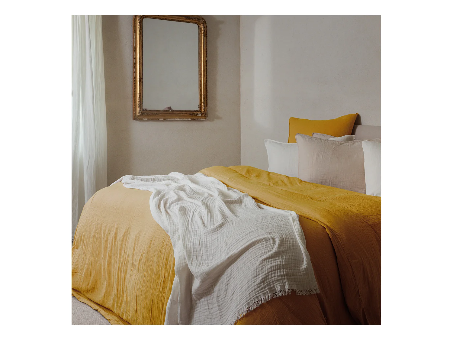 Parure de lit 3 pièces 240x220 cm et 65x65 cm mousseline de coton MILOS jaune curry