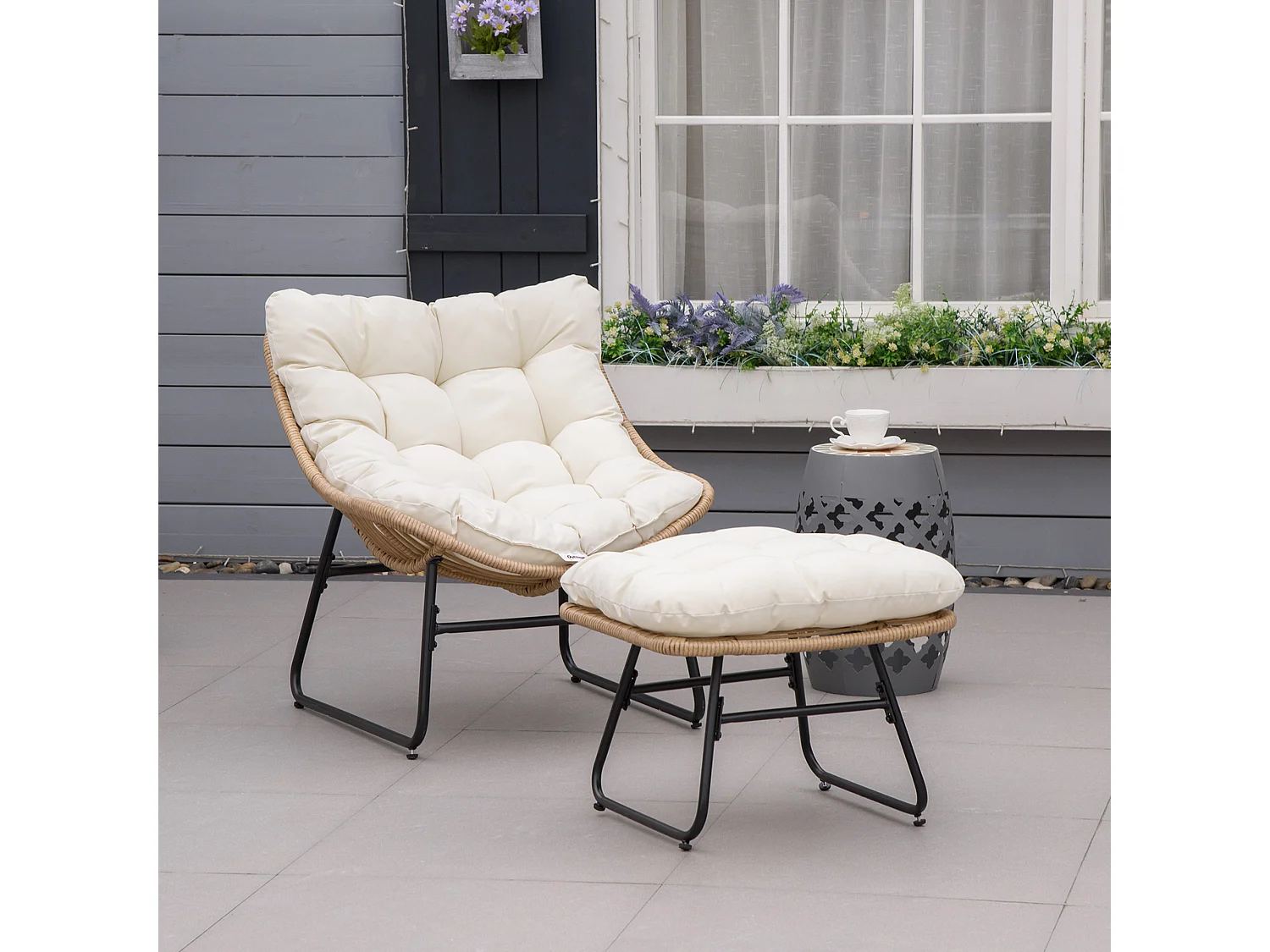 Fauteuil de jardin avec repose-pieds - 2 coussins polyester inclus - métal époxy résine tressée aspect rotin beige