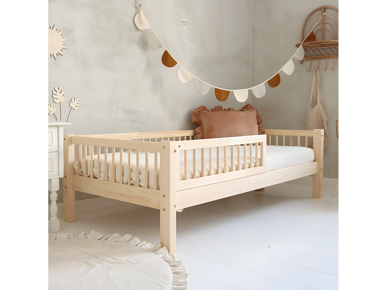 Cama 90x190 incluindo barreira e base com pés de 19 cm Adèle Bois