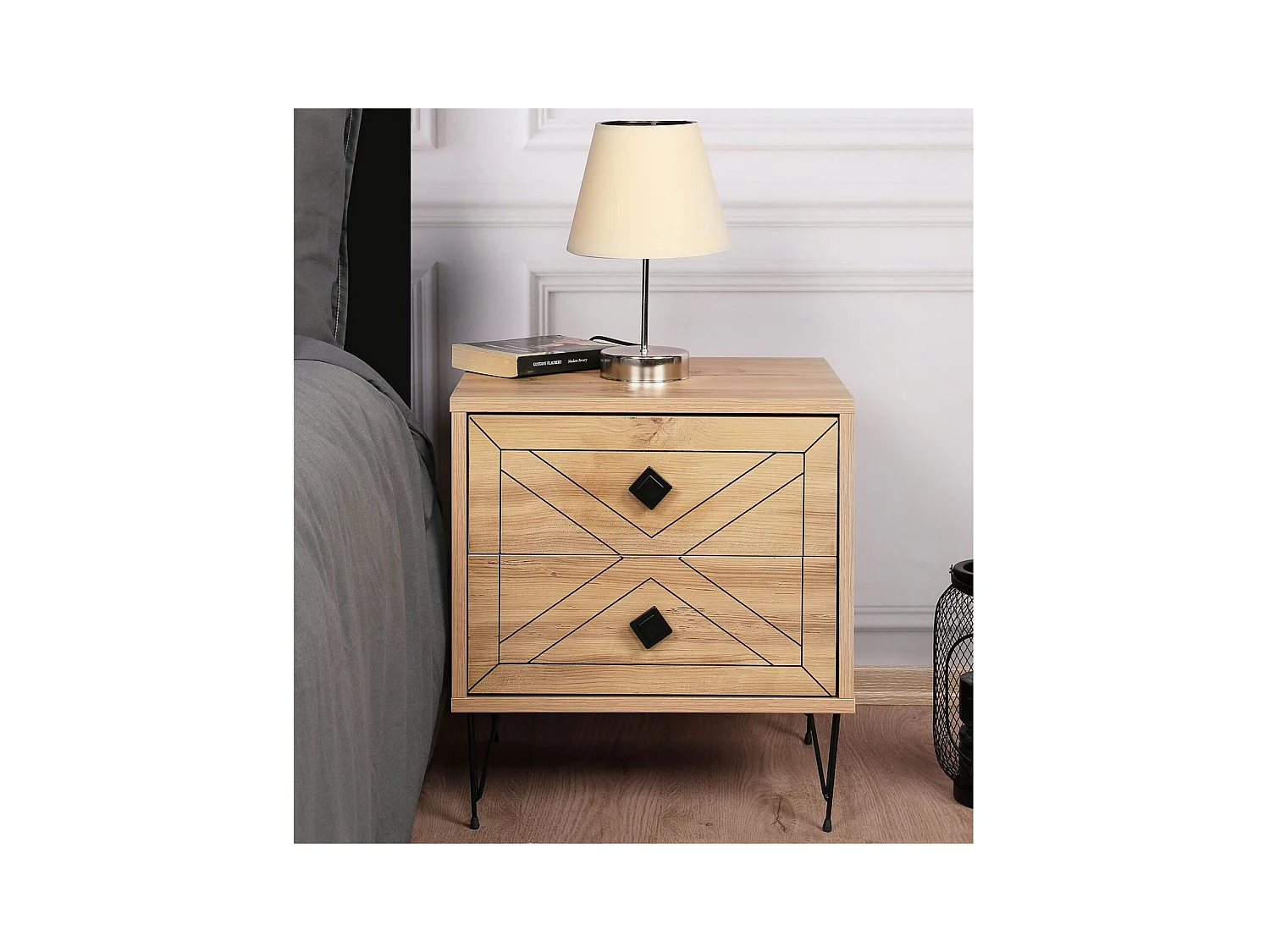 Table de chevet Akilina H55cm Métal Noir et Bois Pin clair