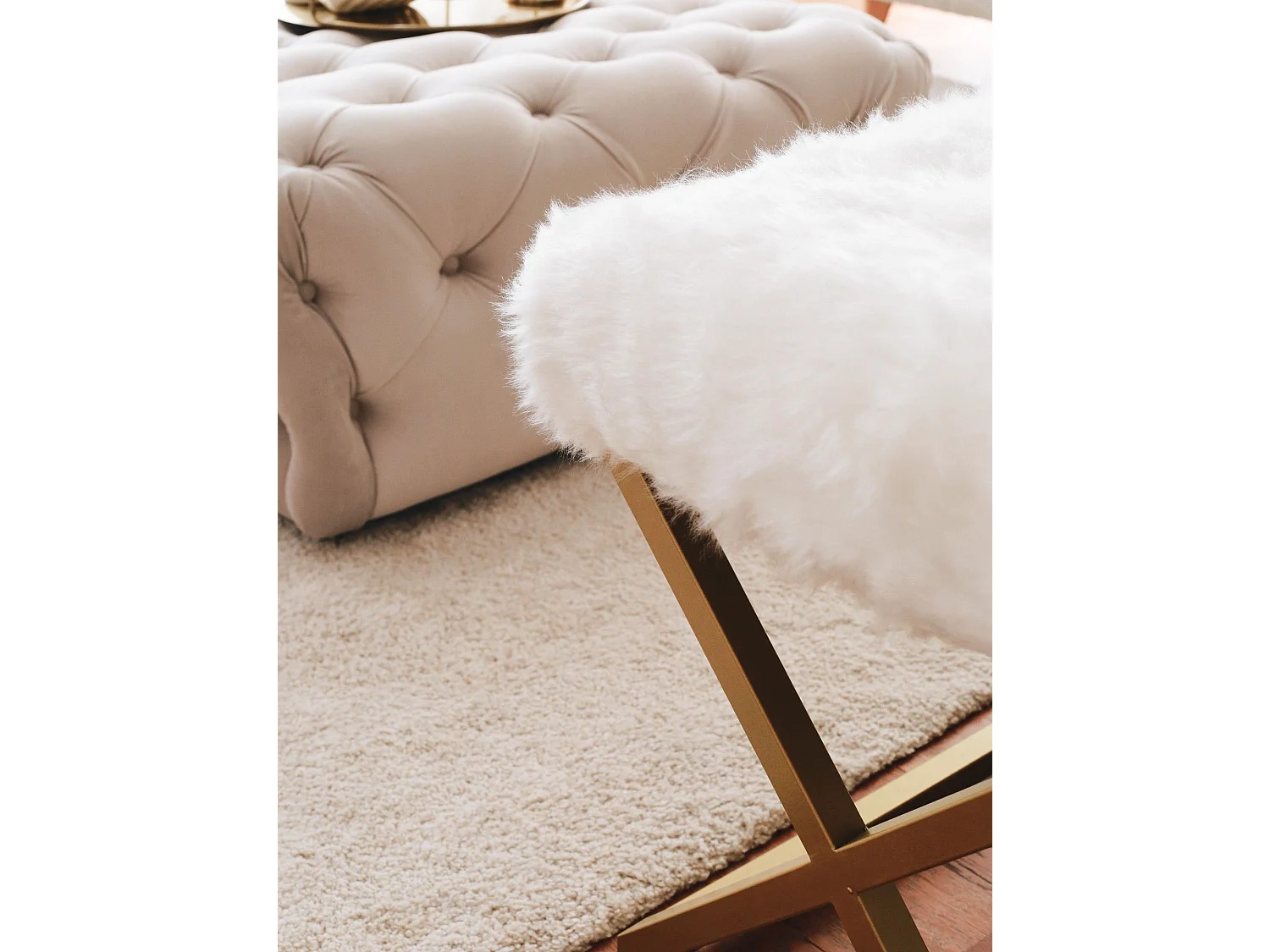 banquette style industriel Lemed L100cm Métal Or et Tissu peluche Blanc