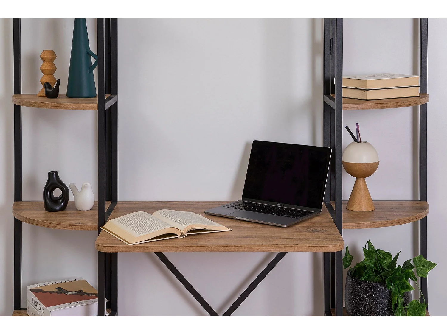 Bureau style industriel avec étagère Injari L139cm Bois clair et Métal Noir