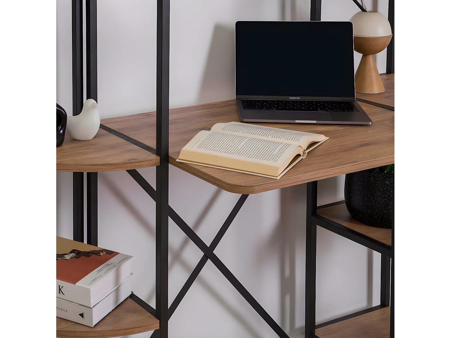 Bureau style industriel avec étagère Injari L139cm Bois clair et Métal Noir