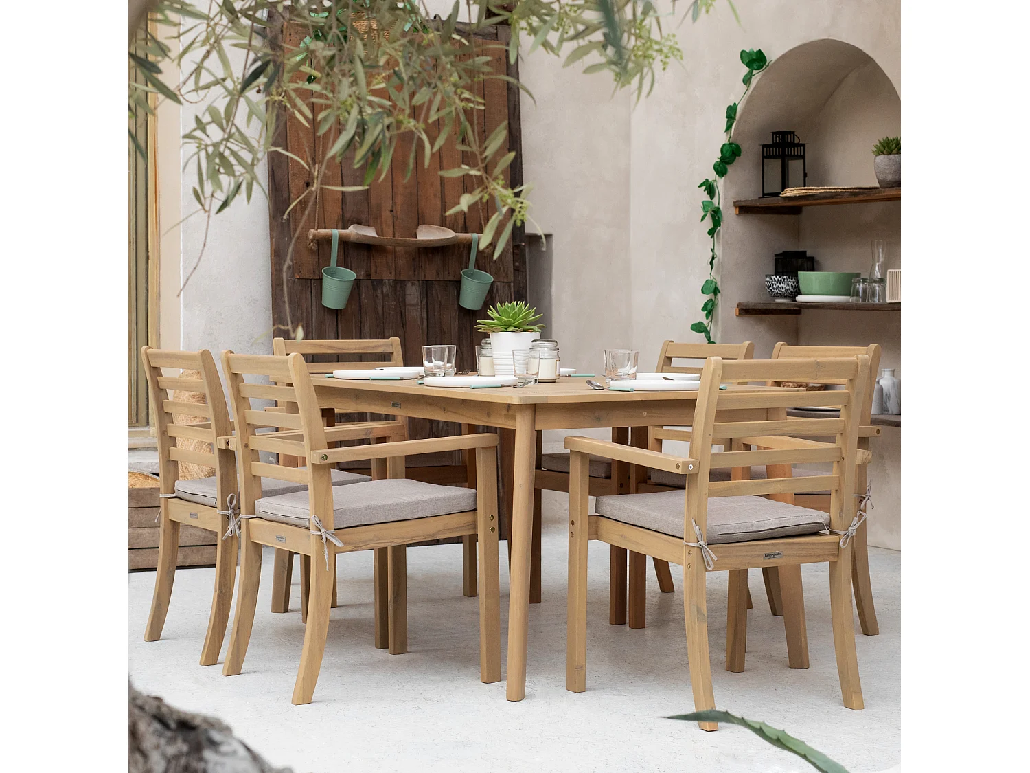 Salon de jardin SIMILAN en acacia 6 places - coussins sable - HAPPY GARDEN