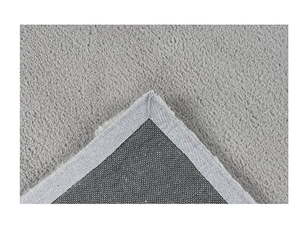 Tapete 150x80cm, design E005N na cor prata - Conforto e elegância para o seu interior.