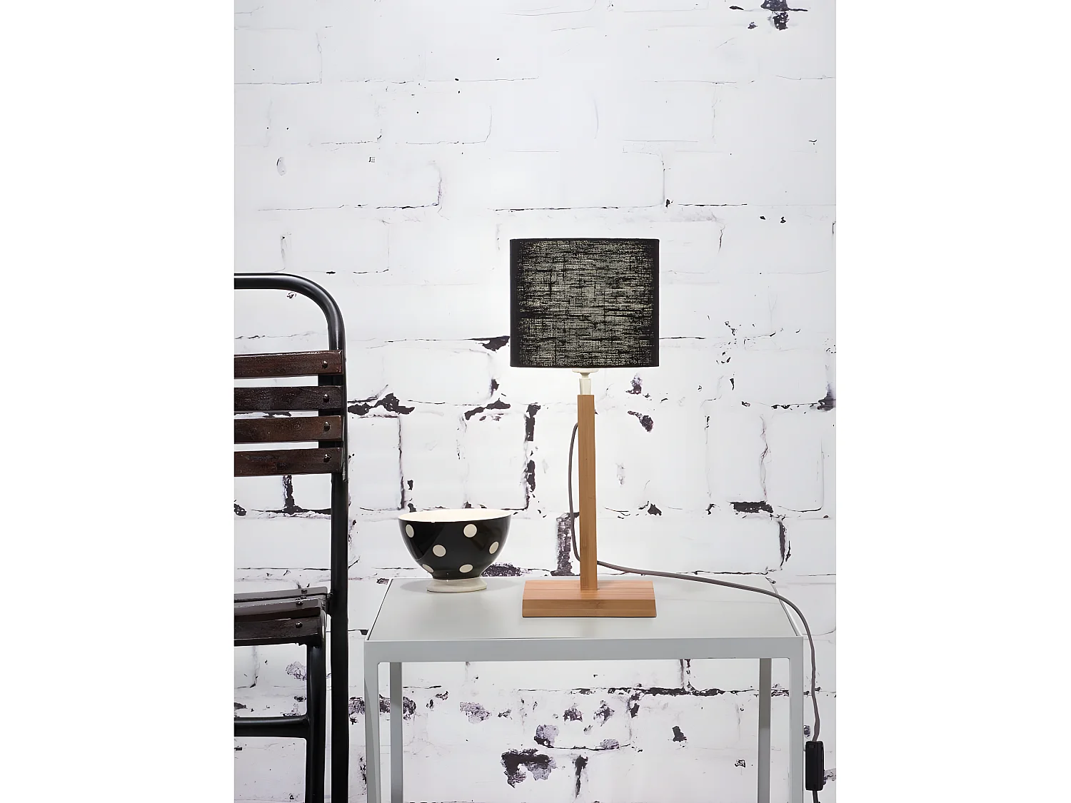 Lampe de table tige en bambou marron et abat-jour noir